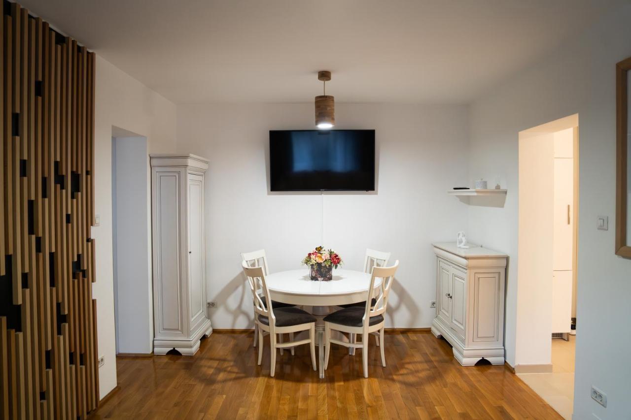 Ultracentral Golden Apartament 1 Suceava Buitenkant foto